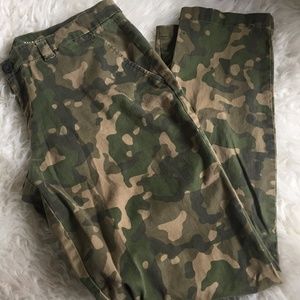 GAP camo "broken in straight" fit khakis sz 6